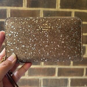 ✨ NWT Coach Wallet / Phone Wallet With Star Glitter Print Wristlet Gold # F23448